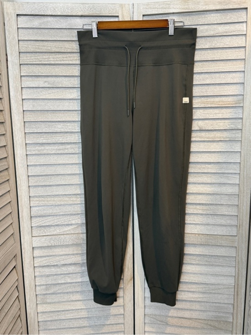 Vuori Daily Jogger Women’s Pant Size L Oregano Green